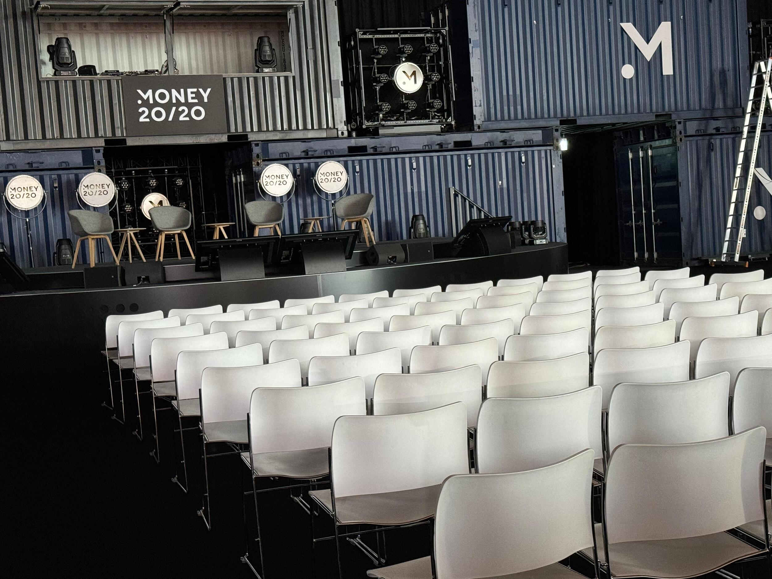 High-end design meubelsvan Adexpo op de Money 20/20